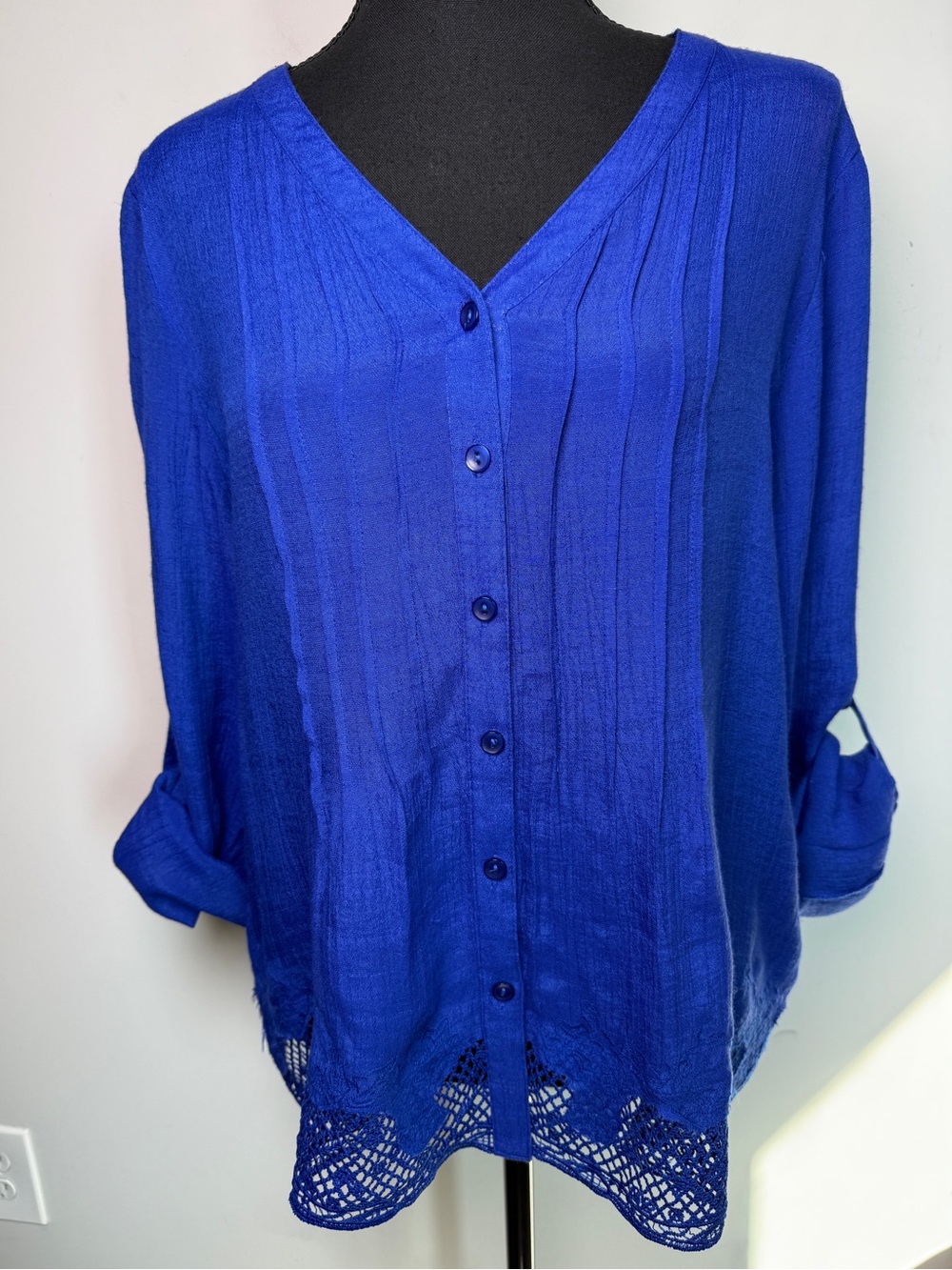 Zac & Rachel Petite Crochet Hem Pintuck Roll-Tab Blouse Royal Blue Sz PL